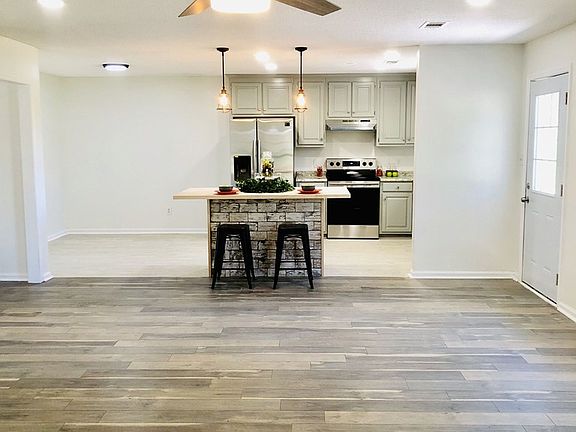 5th image of 121 Mimosa Ln