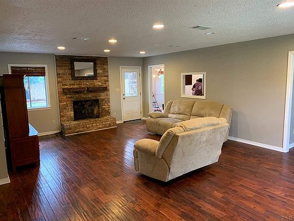 4th image of 4104 Aqua Vista Dr