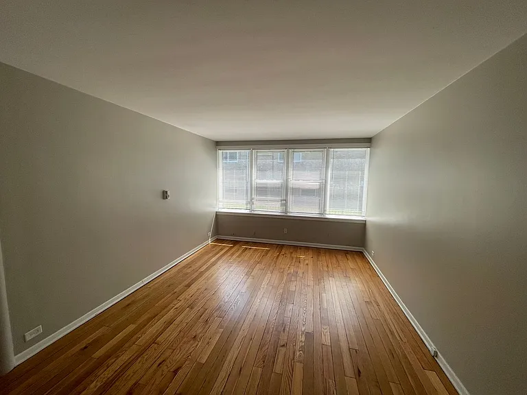 6107 N Cicero Ave — Photo 2