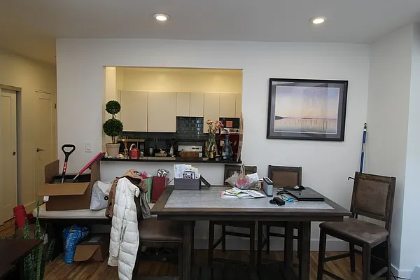 Rented by Mossanen Group | media 27