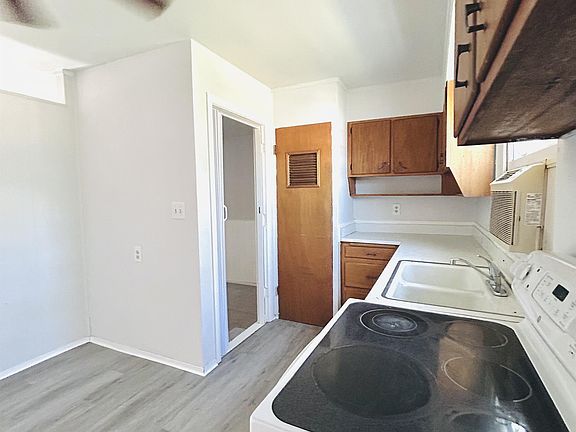 3rd image of 5115 Bowie St