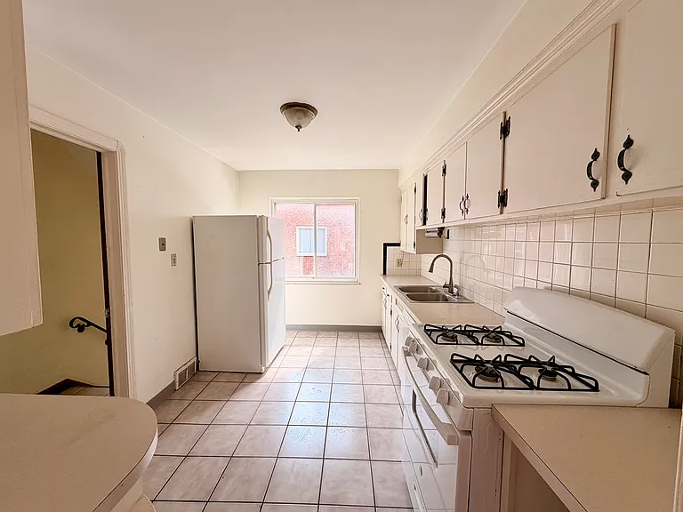 14330 Lakewood Heights Blvd — Photo 2