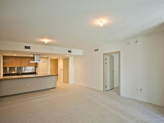 3rd image of 1000 Brickell Plz #3505