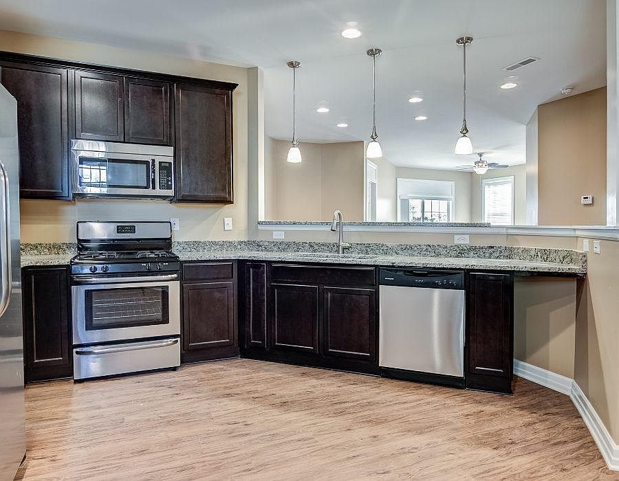 1st image of 2528 Sandhutton Ave