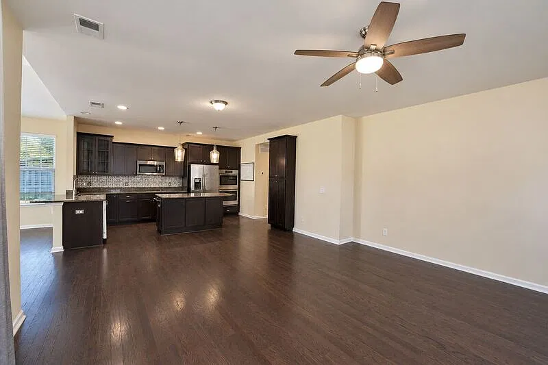 4 bed, 2.5 bath, 2404 sqft, $2,750 — Photo 3