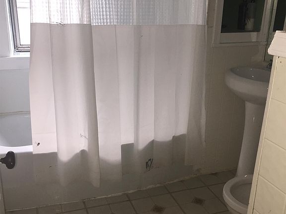 5th image of 74 Elgas St #2