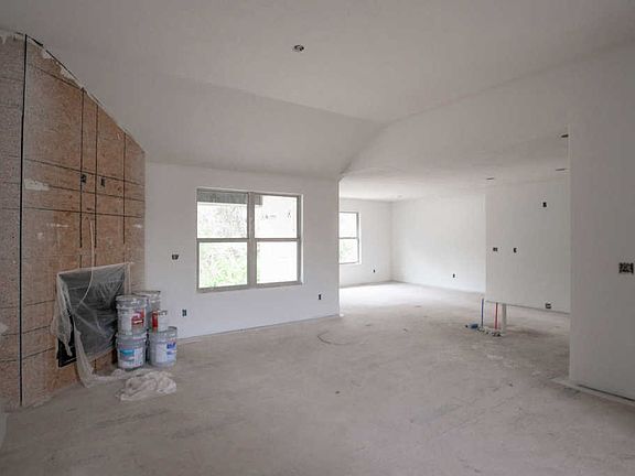 4th image of 302 E Thistlewood Dr