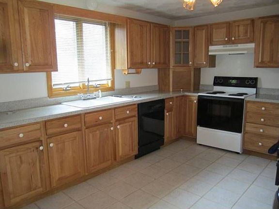 Applianced Eat in Kitchen