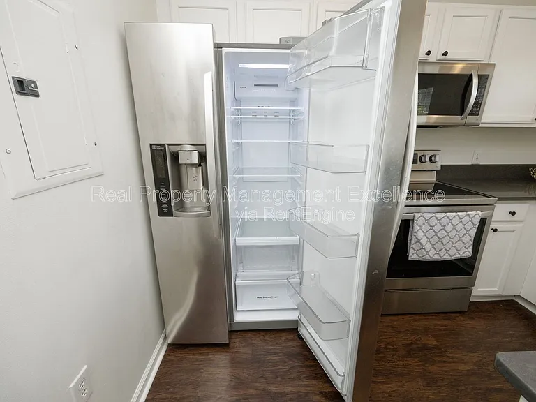 521 Renshaw Ct — Photo 12