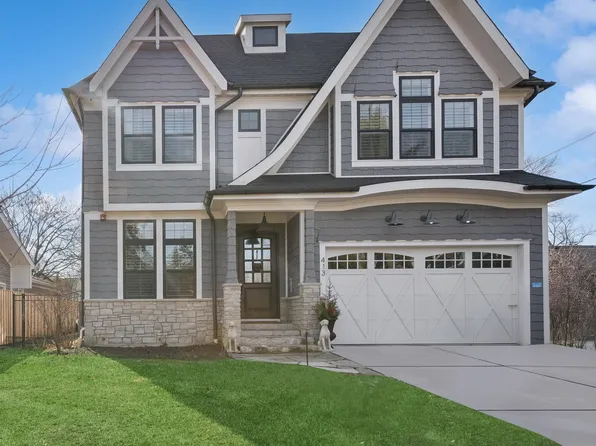 413 E Drury Ln, Barrington, IL 60010