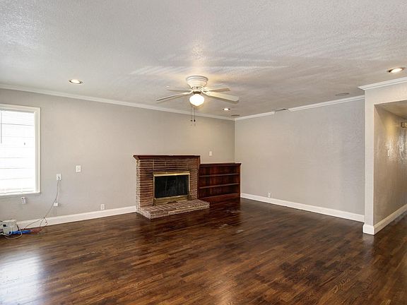5th image of 2325 Laramie Ln