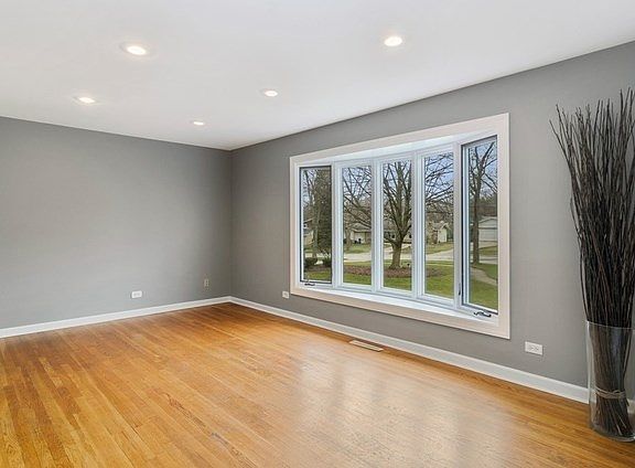 3rd image of 625 Crescent Dr