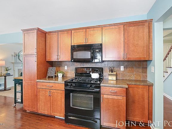 3rd image of 710 Collindale Ave NW