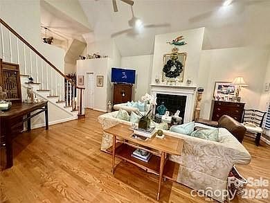 4th image of 1093 Fairfield Dr