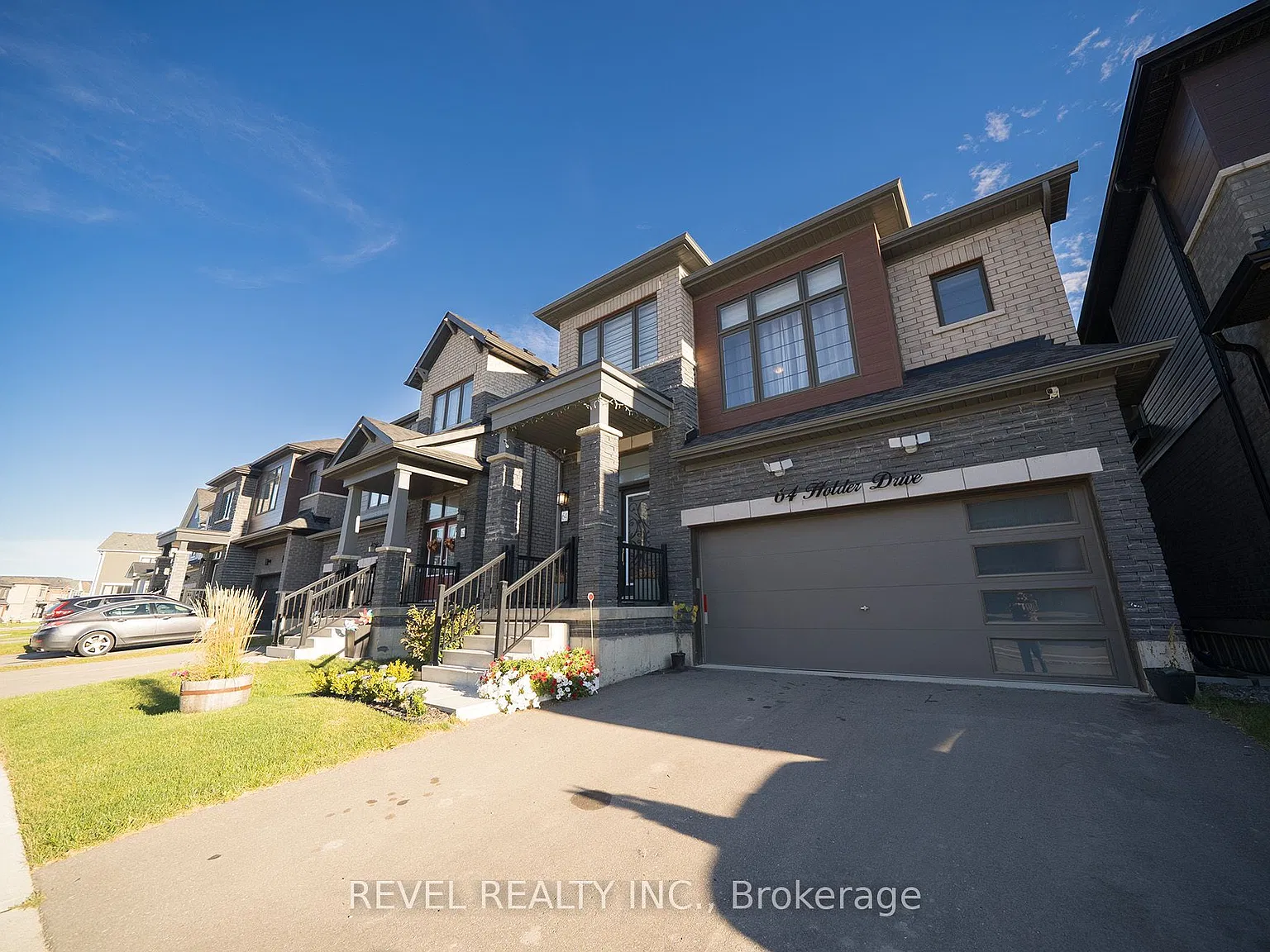 4 bed, $2,900 — Photo 2