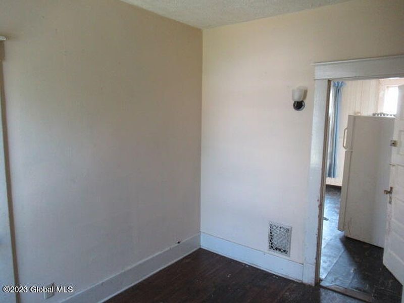 4th image of 26 Romeyn Avenue