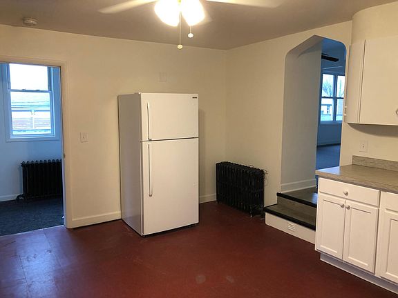 2nd image of 1194 E Lovejoy St