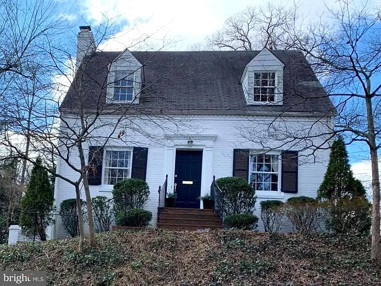 1628 N Harrison St — Photo 2