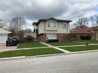 9226 Kilbourn Ave, Skokie, IL 60076