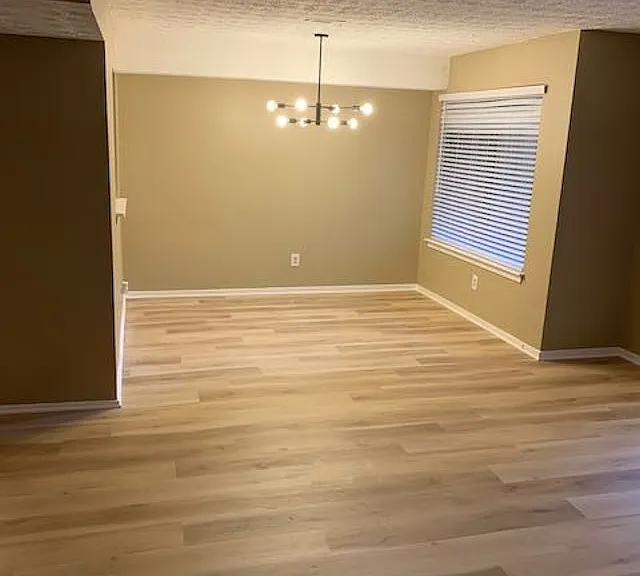 3105 Fairington Dr — Photo 6