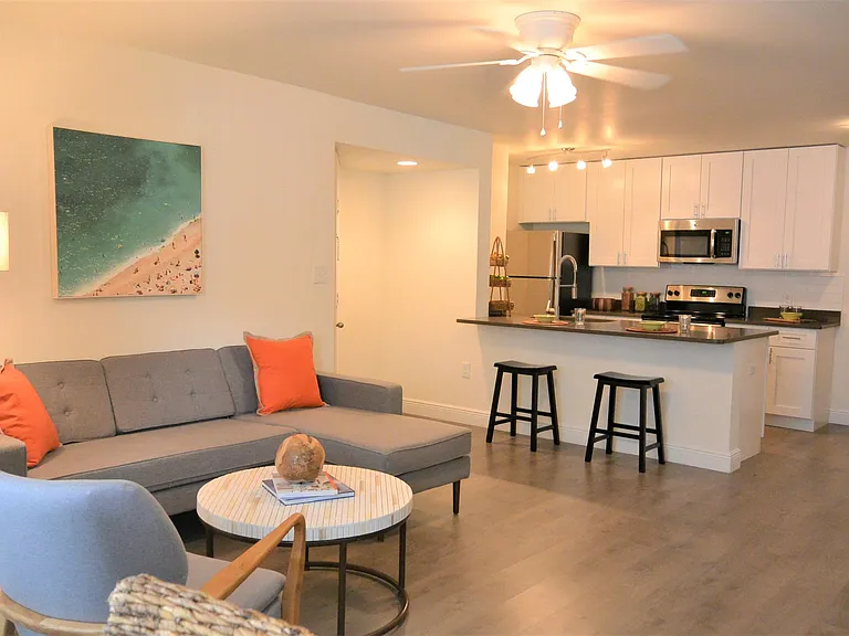Innovo Living on Sunrise — Photo 15