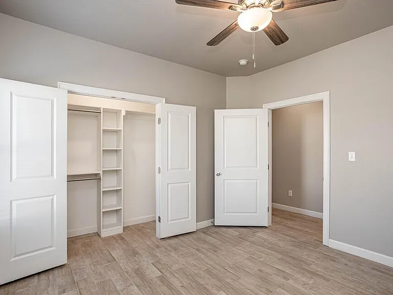 802 Valley Oaks Ln — Photo 12