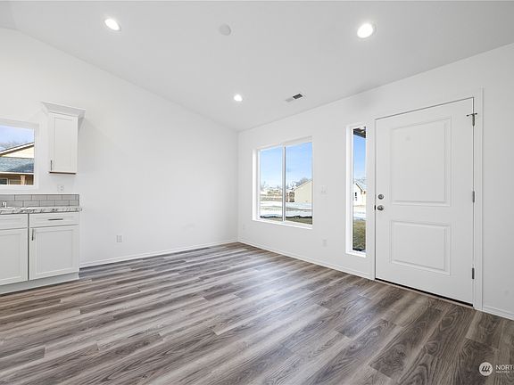 5th image of 928 W Pine Drive
