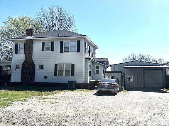 2nd image of 501 E 9th St