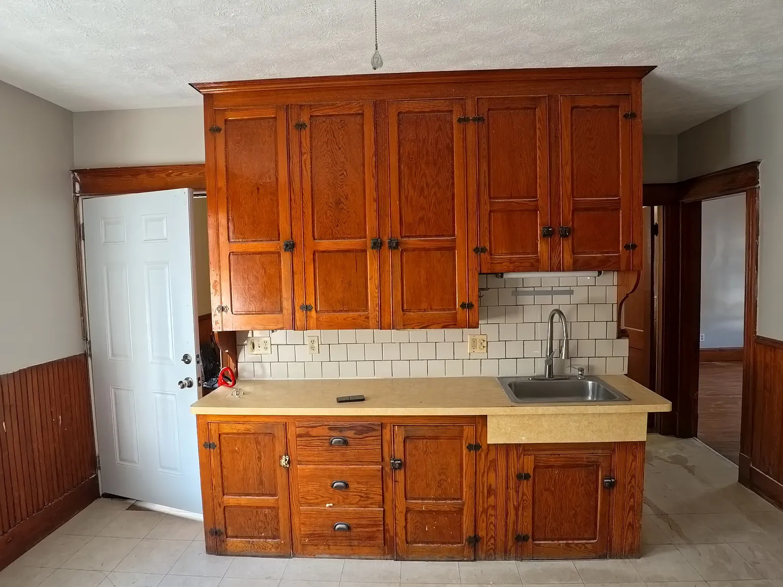 3 bed, 1200 sqft, $2,050 — Photo 3