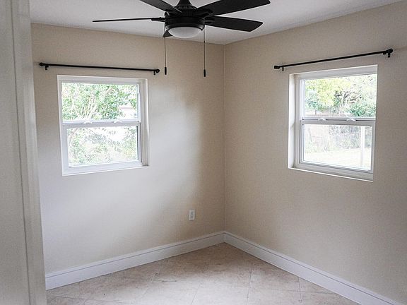 4th image of 1502 Avenue I #B