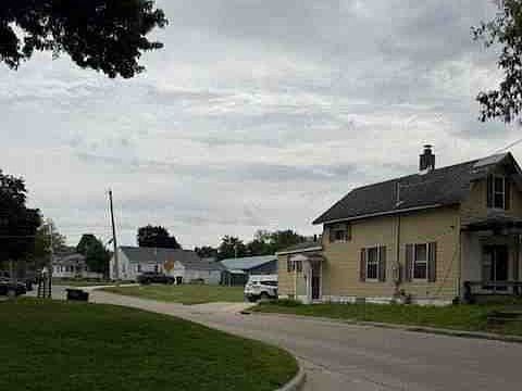 4th image of 2101 34th St
