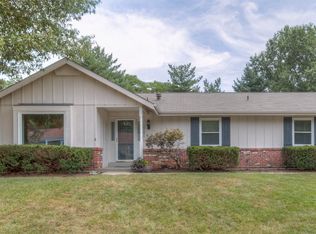 15454 Highcroft Dr, Chesterfield, MO 63017