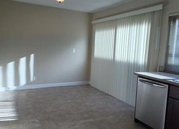 4th image of 883 Beaver Creek Way