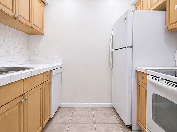 5th image of 633 SE 12th Ct #B