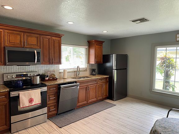 3rd image of 11908 Sugar Tree Dr