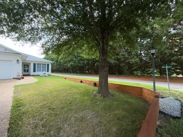 10 Bay Ct, Kilmarnock, VA 22482