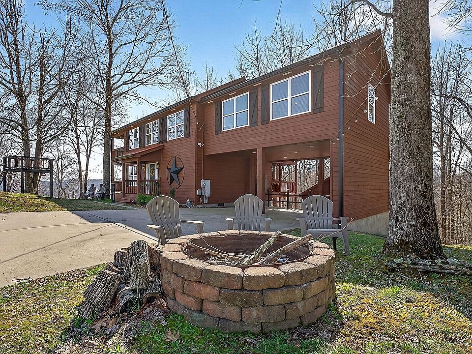 1st image of 300 Crest Dr