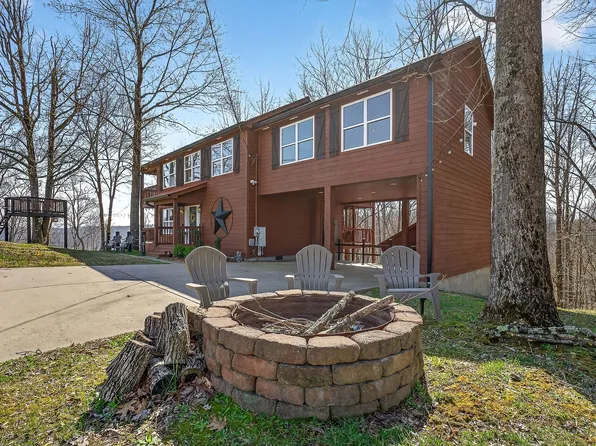 300 Crest Dr, Smithville, TN 37166