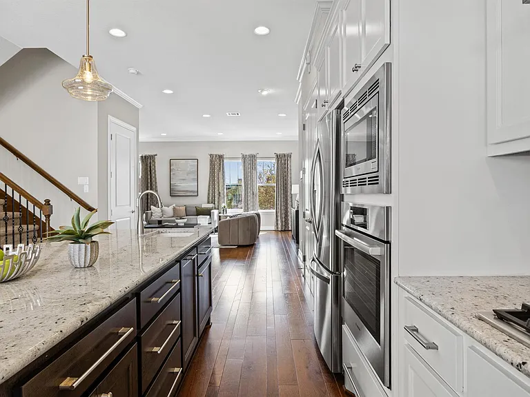 1112 Highknoll Ln #B — Photo 11