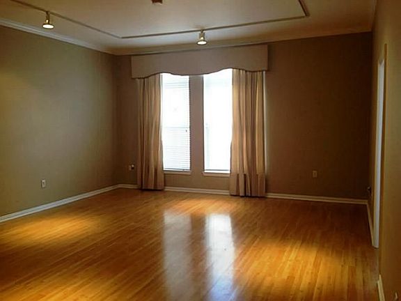3rd image of 2305 Worthington St APT 322