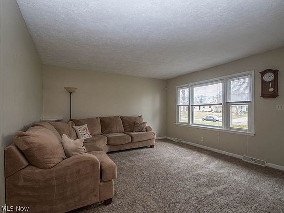 3rd image of 4505 Warwick Dr N