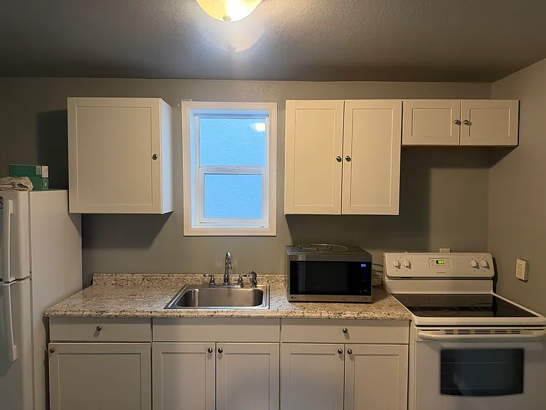1217 Elm St — Photo 10