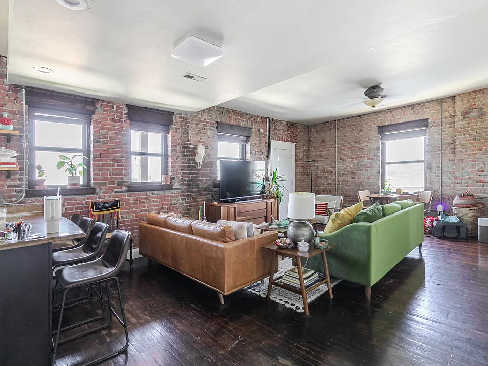 512 Troost Ave