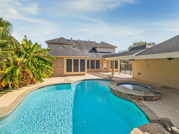 15614 Stone Gables Ln