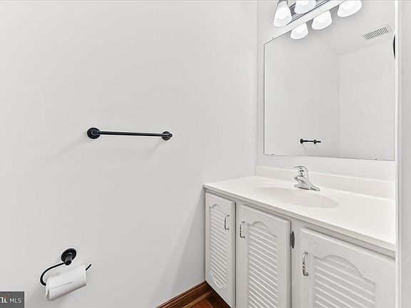 4th image of 850 Stockbridge Dr