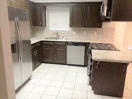5th image of 113 E Blancas Dr