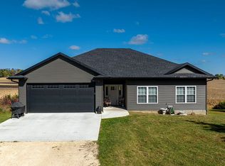 1649 W Mount Vernon Rd, Mount Vernon, IA 52314