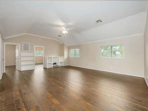 5498 Appleblossom Ln, Friendswood, TX 77546