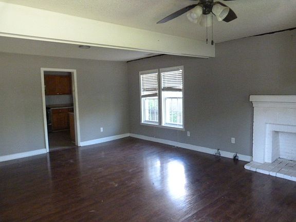 3rd image of 1303 E Lincoln St