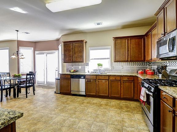 5th image of 3705 Chestnut Meadows Dr